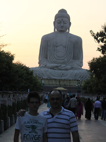 Statuia lui Budha înaltă de 25 m.